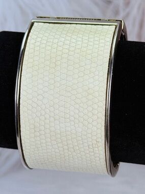 Beautiful, large, heavy vintage Silvertone cream, hinged wide bracelet